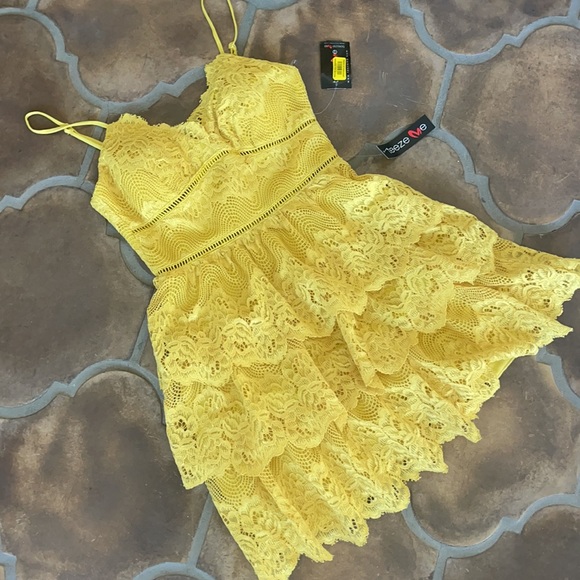 Lace Homecoming Dress - Picture 6 of 6
